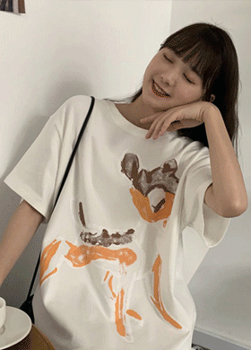 루즈핏 꽃사슴 프린팅 티셔츠