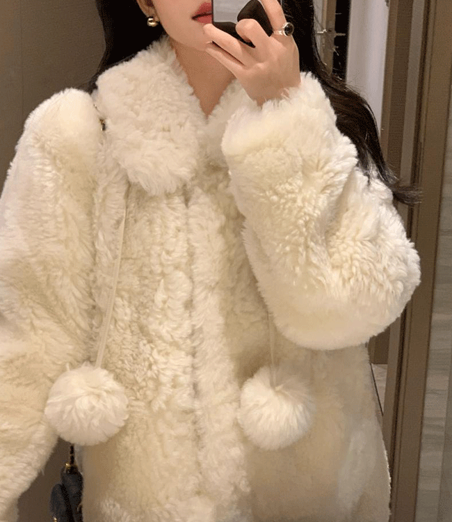 화이트 크리스마스 여자친구룩 카라 모헤어 루즈핏 가디건형 겨울 자켓 코트 하프기장